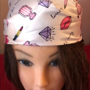 Victoria’s Secret logo Love VS scarf neck head